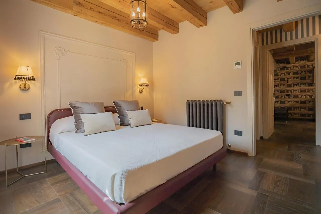 Corte Rubbi 8 Luxury Two-Bedroom Apartment -Dimora Italia - Venice Italy